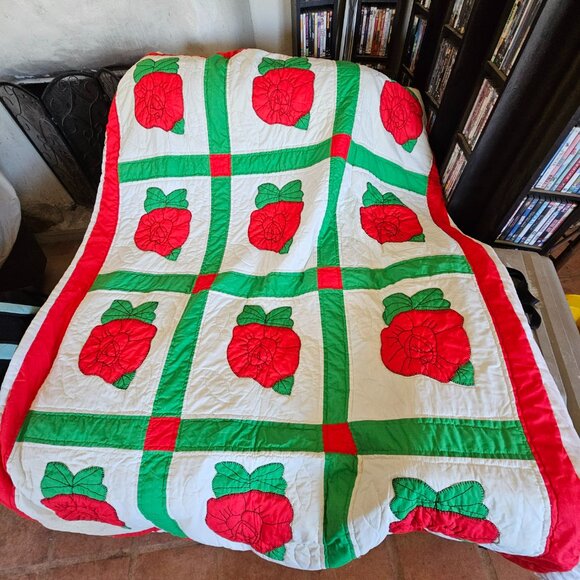 Vintage red rose handmade patchwork quilt large - Picture 5 of 7
